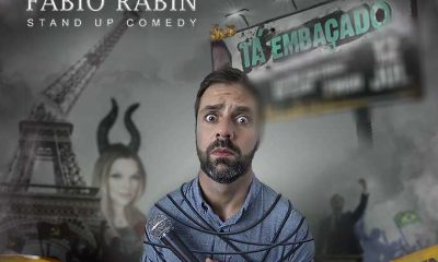 Fábio Rabin em stand up Tá Embaçado